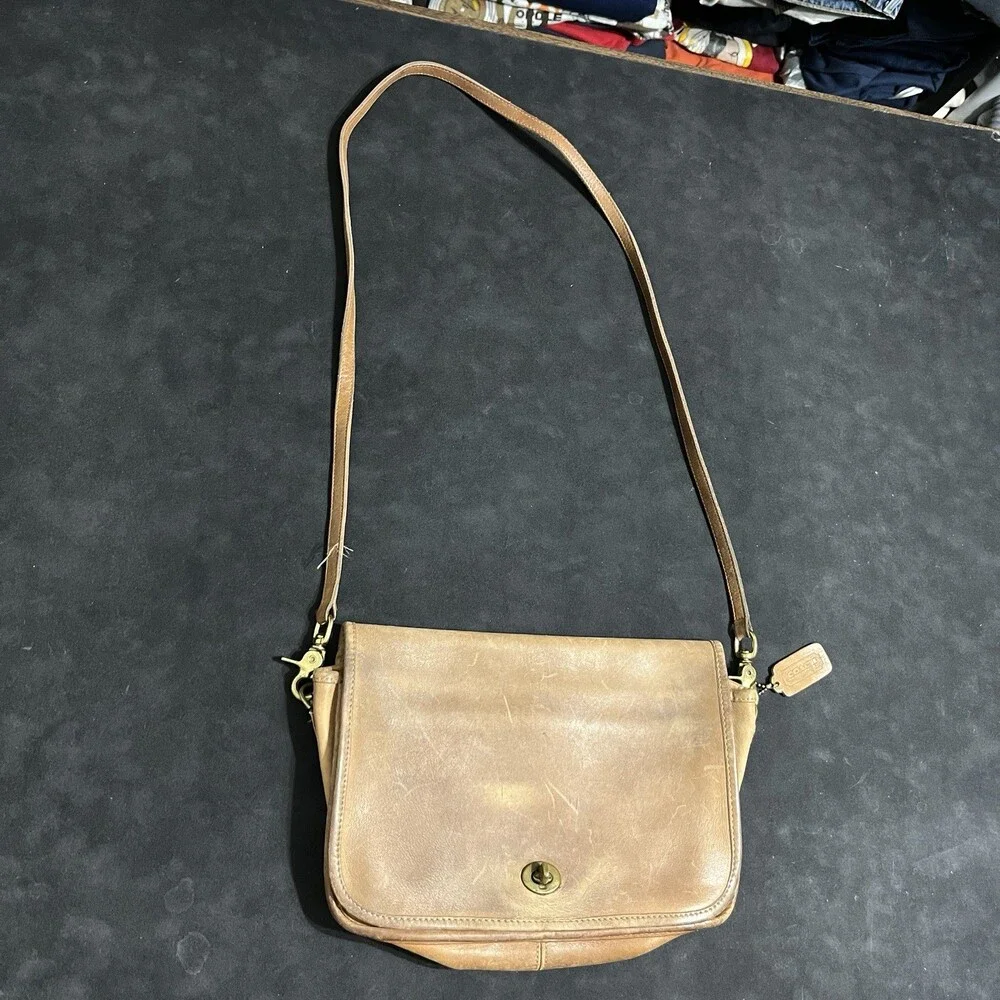 Vintage Coach 1970s Courier Bonnie Cashin City Bag Full Grain Leather Glove Tan
